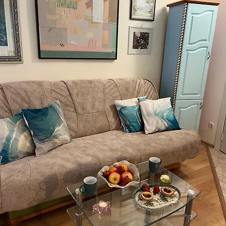 Sea Breeze Apartment *
